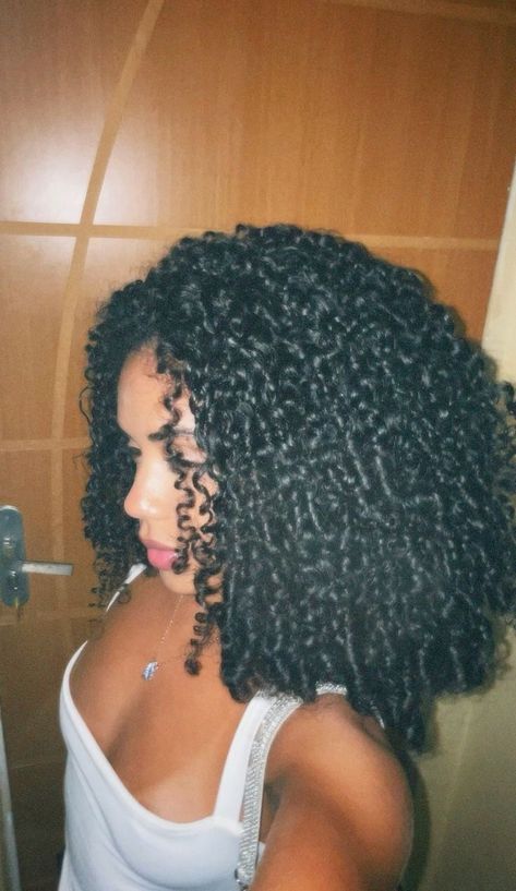 Brown Skin Curly Hair, Long Natural Curly Hair, Curly Hair Care Routine, Cute Curly Hairstyles, Colored Curly Hair, Curly Hair Styles Easy, Beautiful Curly Hair, Hairdos For Curly Hair, Natural Curls Hairstyles