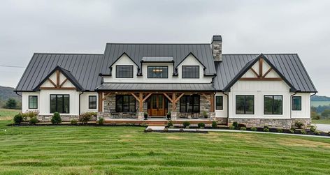 House Asthetic Country, Country Home Aesthetic Exterior, Country Home Barndominium, Old Country Home Exterior, Country Mansion Farmhouse, Farm Style House, Ranch House Decor, Barn Style House Plans, Dream Life House