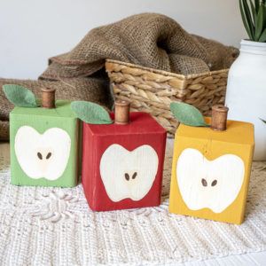 Diy Scrap Wood Projects, Diy Scrap Wood, Diy Apple, Wood Apples, Scrap Wood Crafts, Fall Decorating Ideas, Apple Craft, Wood Block Crafts, Apple Decorations