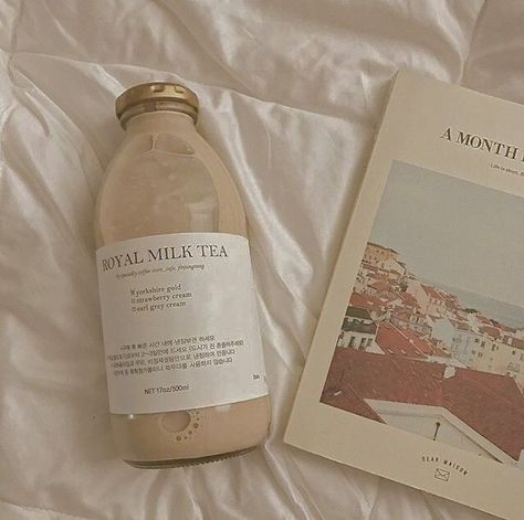 Royal Milk Tea, Beige Icons:), Cream Aesthetic, Vintage Icons, Brown Wallpaper, Foto Ideas Instagram, Beige Aesthetic, Aesthetic Colors, Brown Aesthetic