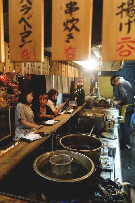 Japanese Store Fronts, Standing Bar, Japanese Restaurant Design, Japanese Bar, Ramen Bar, Ramen Restaurant, Noodle Bar, Ramen Shop, Traditional Contemporary