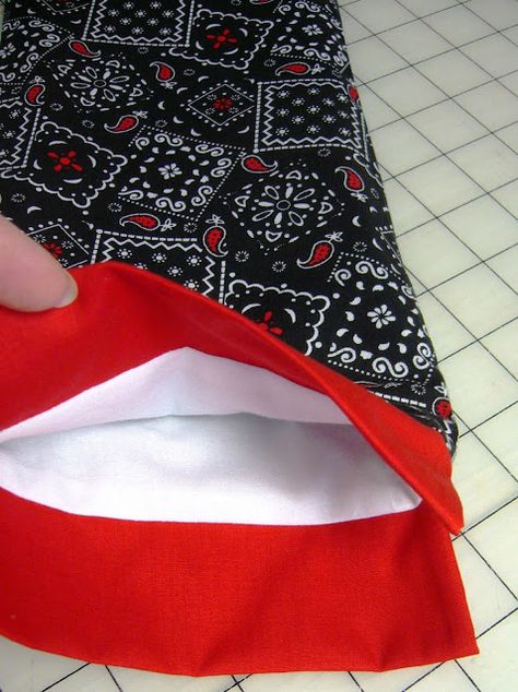 Simply Shoeboxes: Simple Lined Drawstring Bag Pattern and Tutorial ~ Perfect for OCC Pencil Pouch or Hygiene Supplies Sewing Bags Diy, Lined Drawstring Bag, Drawstring Bag Diy, Diy Bags No Sew, Drawstring Bag Tutorials, Drawstring Bag Pattern, Kids Drawstring, Trendy Sewing Patterns, Library Bag