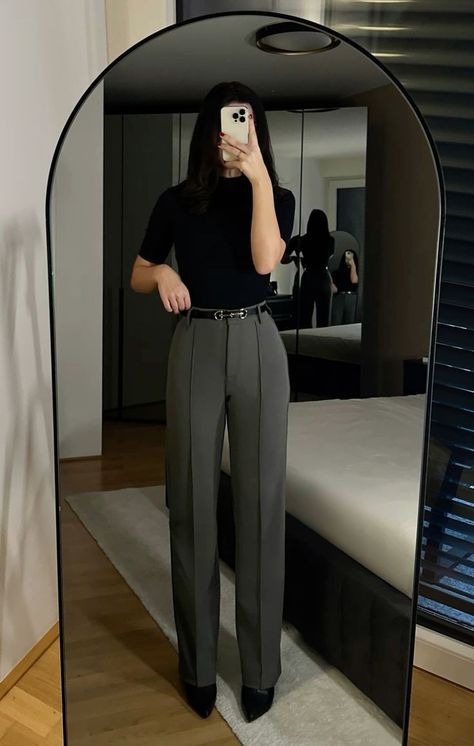 Casual Elegant Work Outfits, Elegant Work Outfits Classy Chic, Grey Old Money Outfit, Women With Money Aesthetic, Classy Work Aesthetic, Business Woman Outfits Classy Chic, Timeless Elegance Outfit, Chic Old Money Outfit Women, Classy Girl Outfits Black Women