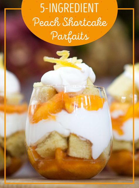 Peach Dessert Cups, Peach Parfait, Individual Peach Desserts, Peach Shortcake Recipe, Fruit Parfait Cups, Easy Parfait, Peach Shortcake, Mini Dessert Cups, Parfait Desserts