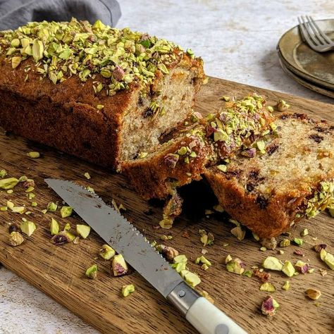 Banana, chocolate and pistachio loaf recipe / Riverford Pistachio Loaf, Vegan Banana Cake, Rustic Loaf, Overripe Bananas, Make Banana Bread, Loaf Recipes, Banana Chocolate, Vegan Banana, Pudding Cake