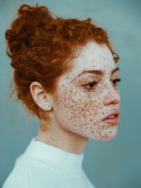 Models With Freckles, Irish Flute, People With Freckles, Women With Freckles, Beautiful Freckles, Irish Women, Freckle Face, Face Drawing Reference, Unique Faces