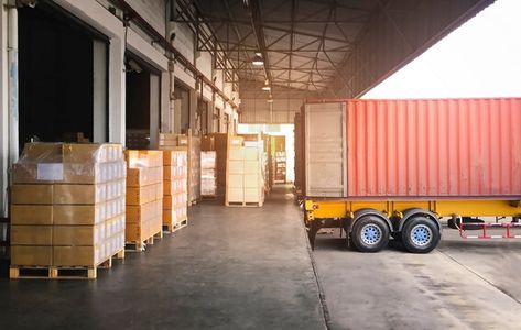 Loading Dock Architecture, Loading Dock Design, Warehousing Logistics, Truck Transportation, Biophilic Architecture, Logistics Warehouse, Warehouse Logistics, Marketing Office, Container Truck