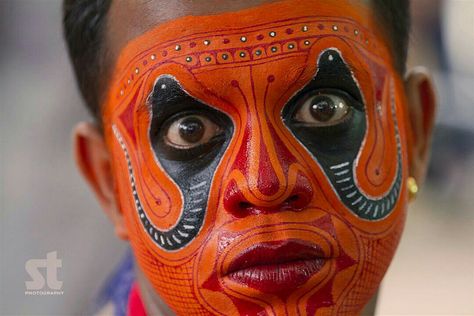 Painting The Face of a Theyyam Performer. Theyyam also known as Kaliyattam, it is a ritual dance popular in north Kerala or the erstwhile Kolathunadu Theyyam Face Painting, Facial Art, Ritual Dance, Mask Drawing, Mask Art, Masks Art, Head Hair, Reference Photos, Art Posters