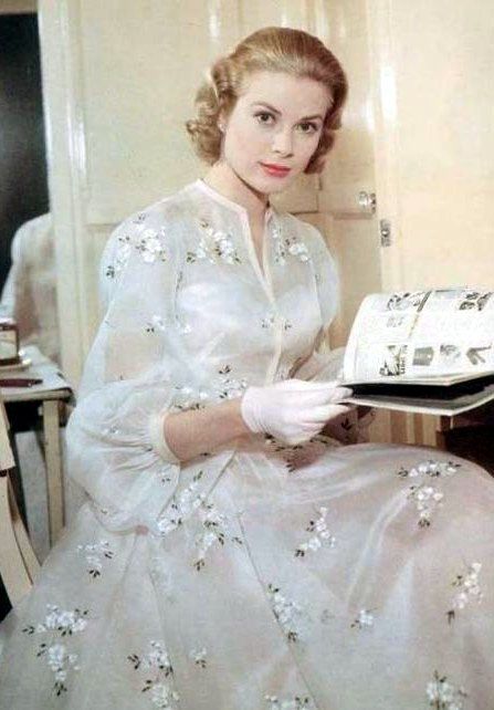 Grace Kelly in "High Society" 1956. Costumes by Helen Rose. High Society 1956, Klasik Hollywood, Gaun Koktail, Helen Rose, Grace Kelly Style, Princess Grace Kelly, Look Retro, Charlotte Casiraghi, Princess Grace