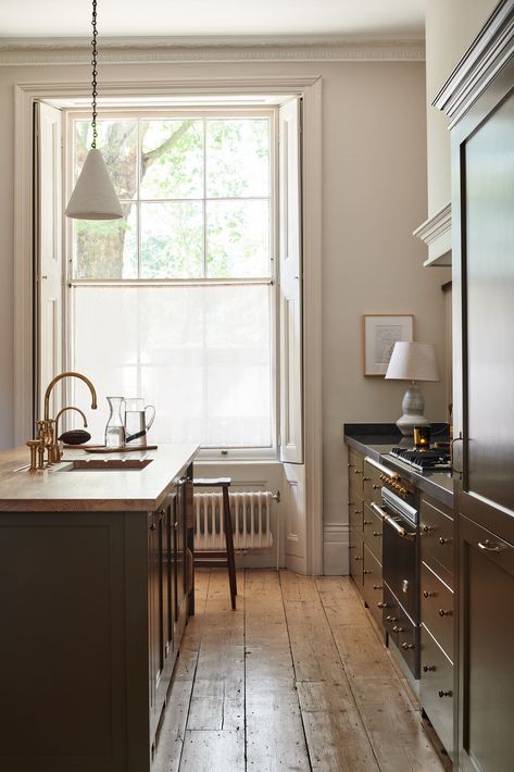 Undermount Farmhouse Sink, Classic English Kitchen, Beautiful Pantry, Georgian Terrace, Georgian Furniture, Devol Kitchens, London Kitchen, English Kitchens, Wooden Floors