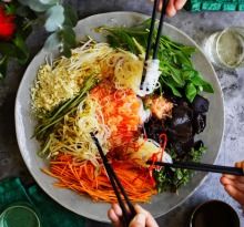 Lunar New Year: Lucky 88 Chinese banquet recipes Yee Sang Recipe, Yee Sang, Chinese Banquet, Bar Restaurant Design, Chinese New Year Food, Architecture Restaurant, New Years Dinner, Design Café, New Year's Food