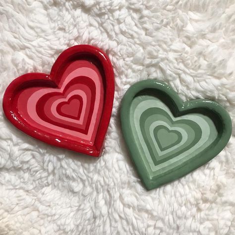 Sage green and red clay tray Small Clay Jewelry Holder, Clay Art Heart Tray, Diy Ring Tray, Polymer Clay Tray Jewelry Dish, Cute Jewelry Tray, Aesthetic Clay Tray, Jewelry Clay Tray, Jewelry Tray Ideas, Heart Clay Ideas