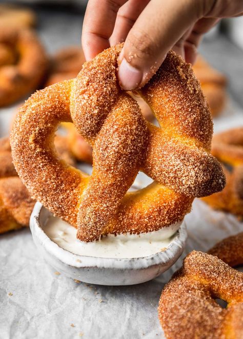 Essen, Flavored Soft Pretzels, Icing Dip, Cinnamon Sugar Soft Pretzels, Cinnamon Pretzels, Cinnamon Sugar Pretzels, Baked Pretzels, Soft Pretzel Recipe, Healthy Snack Alternatives