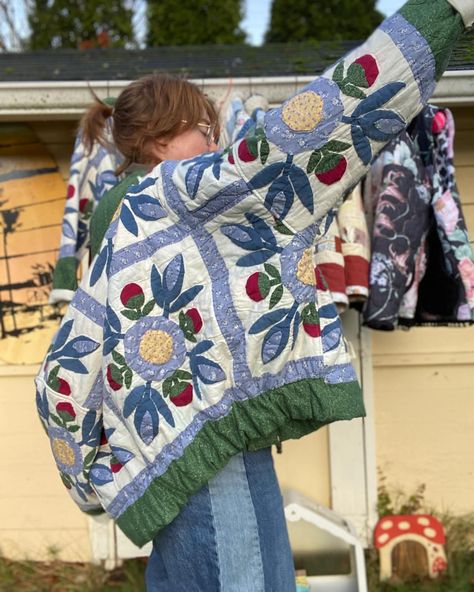 Embrace the magic of the solstice with these cozy quilt coats, handcrafted from upcycled heirloom quilts. A beautiful way to honor tradition and stay stylish in the dark of the season! Come see these, and more, @thefernwoodmakersparty Winter Bazaar this weekend 🌛🪡♻️ #upcycled #quiltcoat #repurposedtextiles Vintage Quilt Coat, Quilt Jean Jacket, Quilt Repurpose Ideas, Quilted Patchwork Jacket, Quilting Aesthetic, Quilt Jacket Outfit, Old Quilts Repurposed Ideas, Repurpose Old Quilts, Quilted Coat Outfit