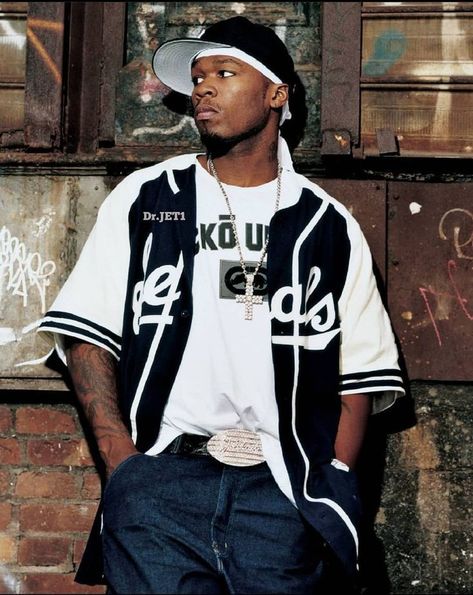 Hiphop Style Mens, 50 Cent Wallpaper, Rnb Outfit, Tupac Outfits, 90s Hiphop Fashion, Throwback Photoshoot, 90s Rap Aesthetic, 2000’s Outfit, Rap Music Hip Hop