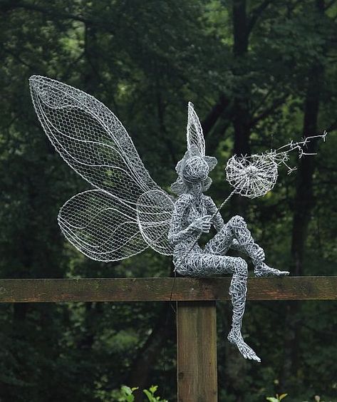 Wire Sculptures with a Twist by Robin Wight - PIXEL77 Drátěná Socha, Robin Wight, Sculptures Sur Fil, Magical Fairy Garden, Chicken Wire Sculpture, Fantasy Wire, Chicken Wire Art, Wire Art Sculpture, Fairy Statues