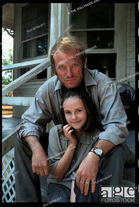 Ted Levine and Jena Malone in Ellen Foster (1997) Ted Levine, Star People, Jena Malone, Cinema Posters, Handsome Actors, Film Posters, Jena, Film Stills, Hall Of Fame