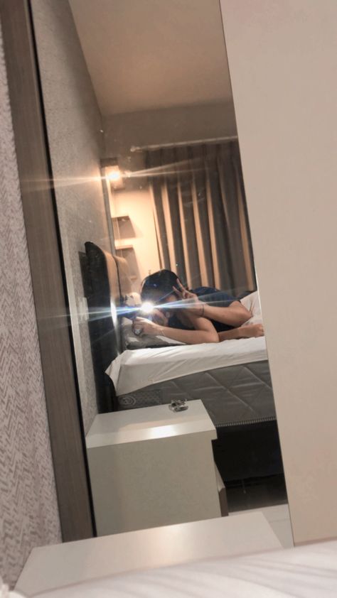 lesbi lesbian lesbians gay Oyo Room Fake Snap Couple, Oyo Room Gf Snap, Pap Di Gereja, Hotel Night With Boyfriend, Hotel Aesthetic Night, Hotel Room Snap, Couple Hotel Room, Pap Hotel, Bed Snap