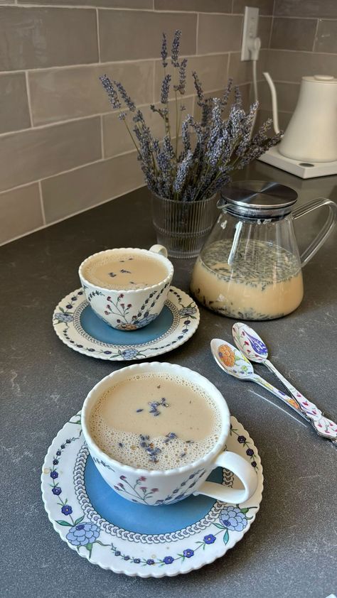 Lyana Begret See | #ad Introducing Oatmilk Lavender Earl Grey Latte! ☕️✨💜 This aromatic blend of Earl Grey tea infused with dried lavender, with a hint of… | Instagram Lavender Tea Aesthetic, Earl Grey Aesthetic, Earl Grey Tea Aesthetic, Lavender Earl Grey, Earl Grey Latte, Tea With Milk, Early Grey, Tea Aesthetic, Moomin Valley