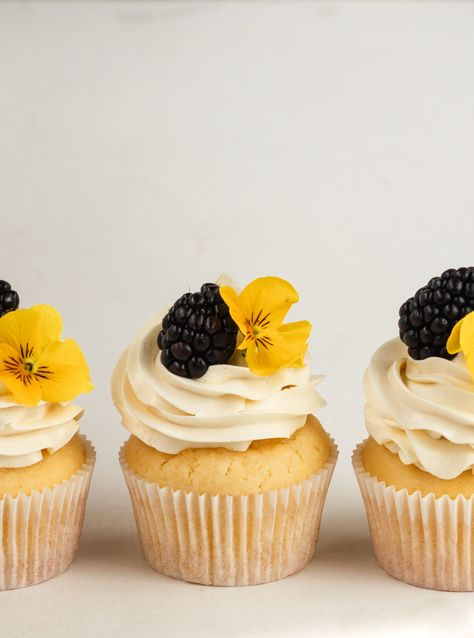 Lemon Ricotta Cupcakes, Lemon Meringue Cupcakes, Ricotta Cupcakes, Honey Cupcakes, Meringue Frosting, Lemon Ricotta, Lemon Meringue, Apple Cake, Meringue