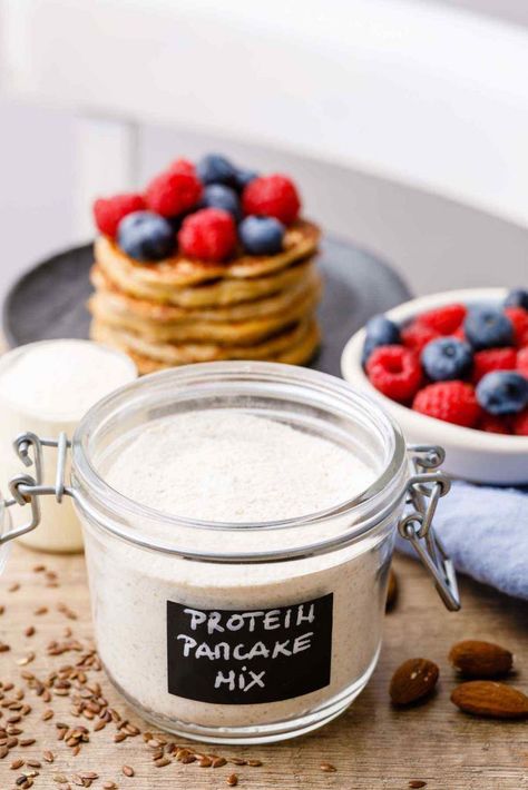 Make-Ahead Protein Pancake Mix for The Best Protein Pancakes Ever - Healthy Substitute Best Protein Pancakes, Whey Protein Pancakes, Pancake Protein, Protein Pancakes Low Carb, Gluten Free Protein Pancakes, Pancake Mix Recipe, Homemade Pancake Mix, Df Recipes, High Protein Pancakes