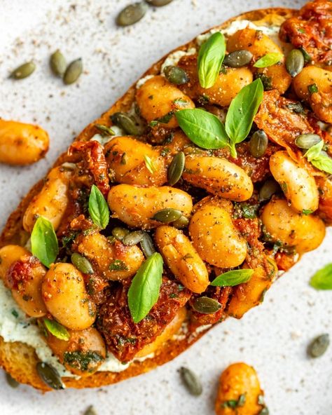 Delicious Posh Butter Beans on Toast: A Simple Recipe Healthy Beans On Toast, Creamy Beans, Healthy Beans, Beans On Toast, Chef Work, Yummy Meals, Butter Beans, On Toast, Simple Recipe