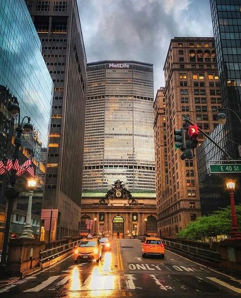 Pan Am Building New York, Abu Ghraib, Metlife Building, Nyc Photos, New York Architecture, Visit New York City, New York Food, New York Photography, Usa Cities