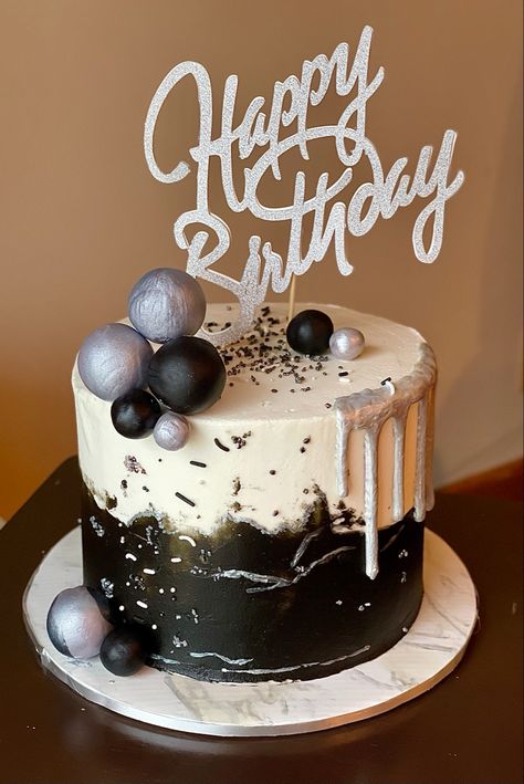 Black And Silver Cake Birthday For Women, Black White And Silver Birthday Cake, Black And White Birthday Cake For Women, Cake For 17th Birthday Boy, Black And White Cake For Men, Black And White Drip Cake, Black And Silver Cakes Birthday, Black And Silver Birthday Cake, Black And White Cake Ideas