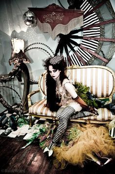 Burlesque Outfit Ideas, Neo Burlesque, Circus Core, Gothic Circus, Cabaret Goth, Cabaret Party, Burlesque Halloween, Dark Cabaret, Circus Fashion