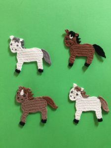 Crochet Horse Pattern, Horse Applique, Appliques Au Crochet, Animals Horse, Crochet Applique Patterns Free, Crochet Sheep, Crochet Horse, Chicken Pattern, Crochet Chicken