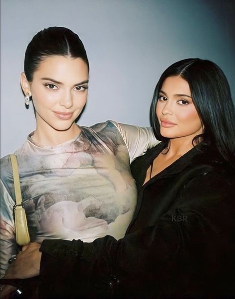 Kylie Jenner Sister, Kylie Jenner Friends, Kylie And Kendall Jenner, Movie Duos, Kylie And Kendall, Kendall Jenner Aesthetic, Kylie Jenner Photoshoot, Jenner Photos, Kylie Baby