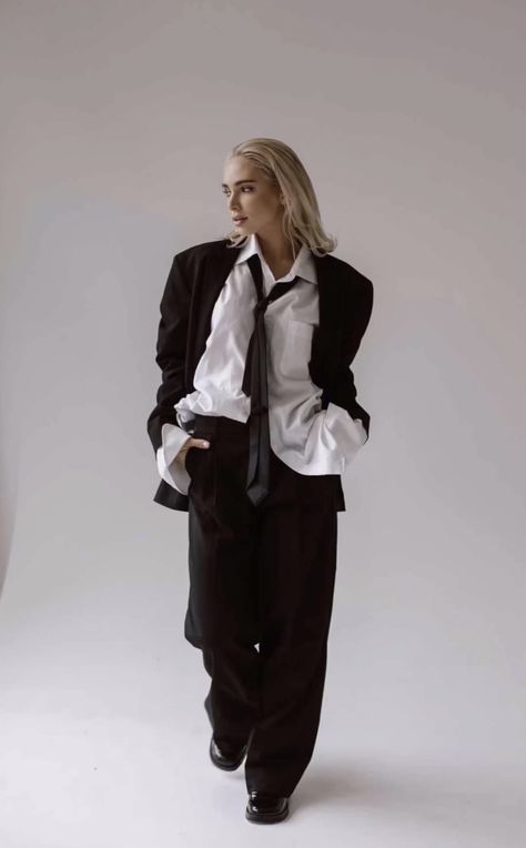 Women In Suits Poses, Mob Boss Photoshoot, Photoshoot In Suit Women, Blazer Shoot Ideas, Oversized Suit Photoshoot, Pantsuit Photoshoot, Masculine Poses For Women, Suit Photoshoot Women, Women In Suits Photoshoot