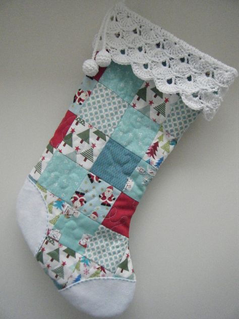 Quilted Crafts, Baby Christmas Stocking, Christmas Stockings Sewing, Patchwork Christmas, Quilting Digest, Quilted Christmas Stockings, Christmas Patchwork, Christmas Quilting, Christmas Stockings Diy