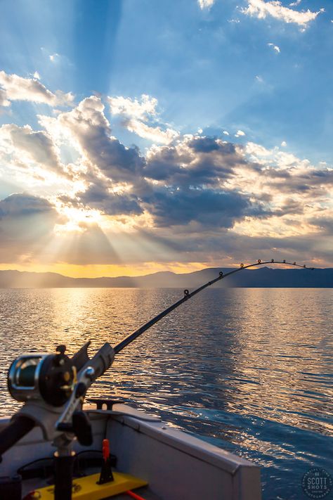 Fishing At The Lake, Fishing Asethic, Fishing Aesthetic Ocean, Fishing On Boat, Boating Photos, Fishing Wallpaper, Fishing Aesthetic, Crepuscular Rays, Shots Photography