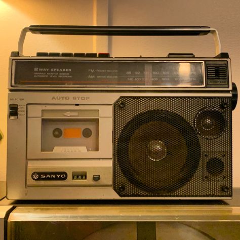 Vintage Boombox Aesthetic, 80s Boombox Aesthetic, Video Recorder Aesthetic, Old Tape Recorder Aesthetic, Tape Recorder Aesthetic, Recorder Aesthetic, Boombox Aesthetic, 90s Objects, Old Tape Recorder