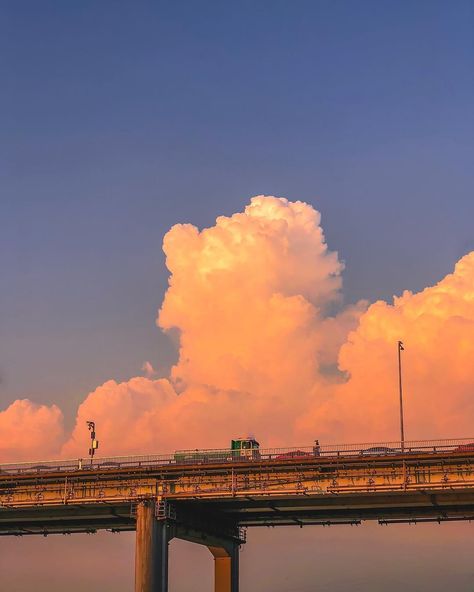 Clouds In The Sky, Japon Illustration, Pretty Sky, Yellow Aesthetic, Pretty Places, Sky Aesthetic, Of Wallpaper, Aesthetic Photo, Aesthetic Photography