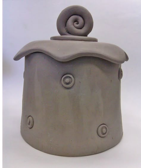 Pottery Jar Ideas, Ceramic Jar Ideas, Clay Cookie Jar, Ceramic Containers, Lidded Pots Ceramics, Ceramic Box Ideas, Lidded Slab Box Ideas, Container With Lid Ceramics, Ceramic Lidded Containers