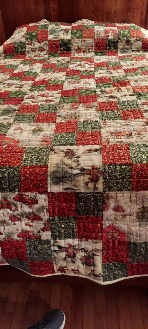 My Christmas queen size quilt 2022 Christmas Quilts With Panels, Vintage Christmas Quilt Patterns, Xmas Quilts Free Pattern, Christmas Puff Quilt, Simple Christmas Quilt, Christmas Quilts Easy, Easy Christmas Quilts, Christmas Quilts Ideas Free Pattern, Christmas Quilts Ideas