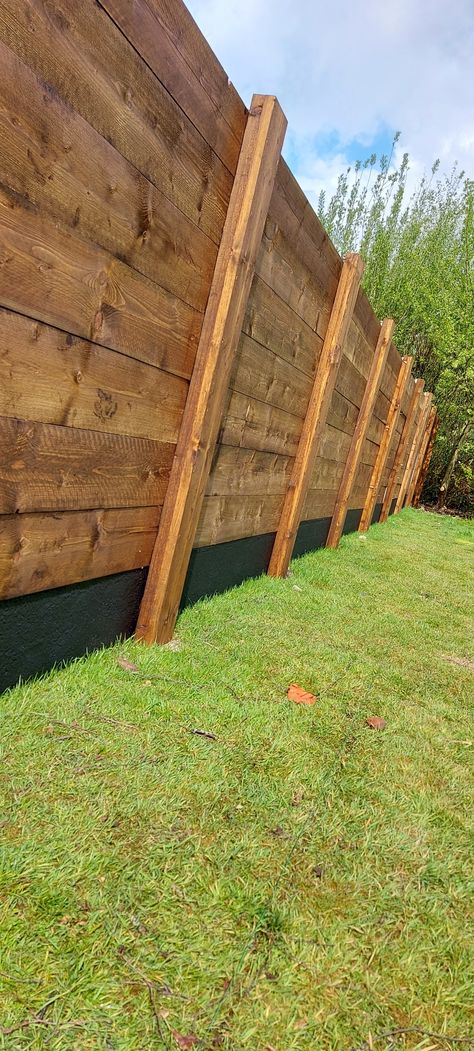 Fence Made From Decking Boards, Scaffold Board Fence, Scaffold Decking, Outdoor Patio Ideas Backyards, Garden Railings, Wood Fence Design, Ivy Cottage, Fence Gates, Garden Seating Area