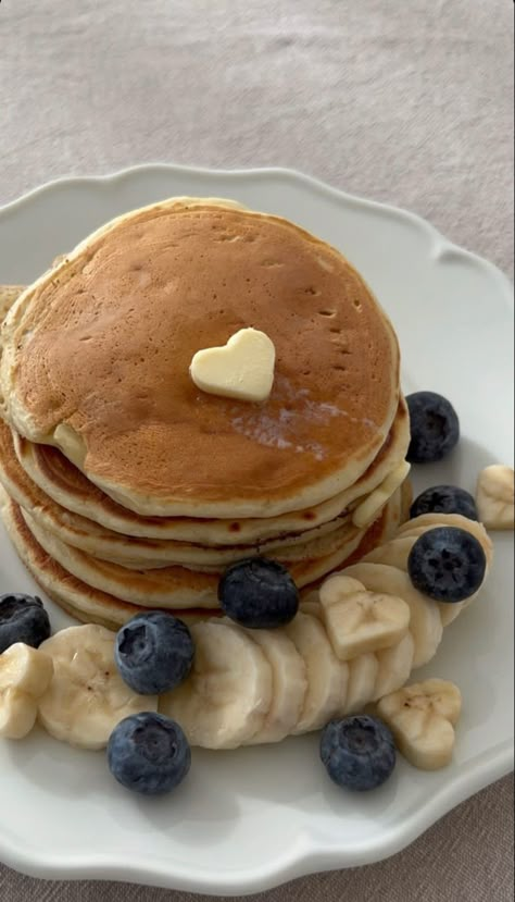 Hotcakes Aesthetic, Make Pancakes, How To Make Pancakes, Brownie Batter, Healthy Food Motivation, Yummy Comfort Food, Best Breakfast Recipes, Pancake Recipe, Food Obsession