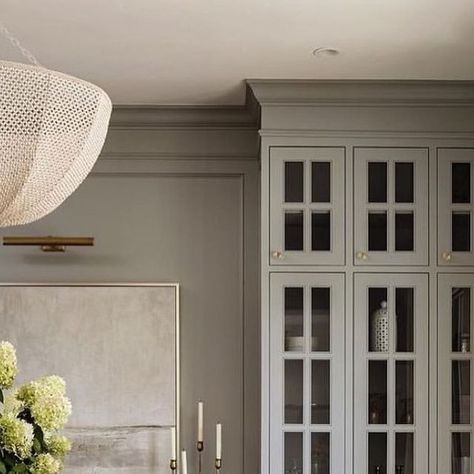 Caren Rideau on Instagram: "Dining room perfection made even more beautiful with fresh flowers on the table. 💐 . . . . . . Designer: @alihenrie Photo: @joshwacaldwell #diningroomdecor #diningroomgoals #diningchair #finedining #diningroomideas #diningdecor #designideas #chairs #diningchairs #chairsofinstagram #florals #flowers #diningroomtable #paintcolors #colors #diningroomgoals" Light Blue Dining Room, Painted Dining Room, Dining Room Built Ins, Blue Dining Room, Dining Room Built In, Green Grey Paint, Beautiful Dining Rooms, Dining Nook, Design Sponge