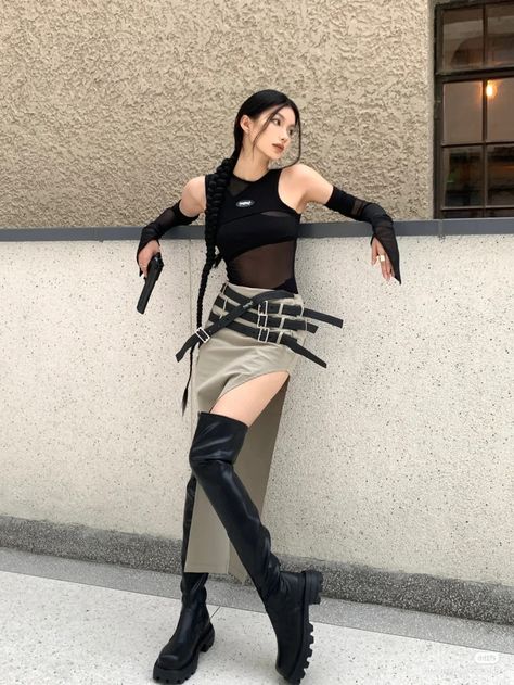 Cyberpunk Outfit Skirt, Kpop Techwear, Cyberpunk Outfits Female, Futuristic Fits, Cyberpunk Outfit Women, Techwear Outfits Women, Dystopian Aesthetic Clothes, Cyberpunk Fashion Women, Retro Future Fashion