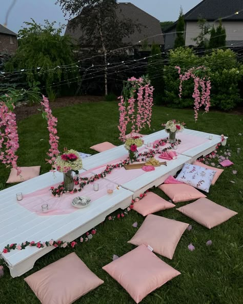 Aesthetic Garden party Pink Garden Birthday Party, Garden Bday Party Decoration, Garden Party Crafts, Garden Party Activities, Birthday Garden Party Ideas, Garden Glamping, Garden Bday Party, Girls Garden Party, Sweet 16 Tea Party