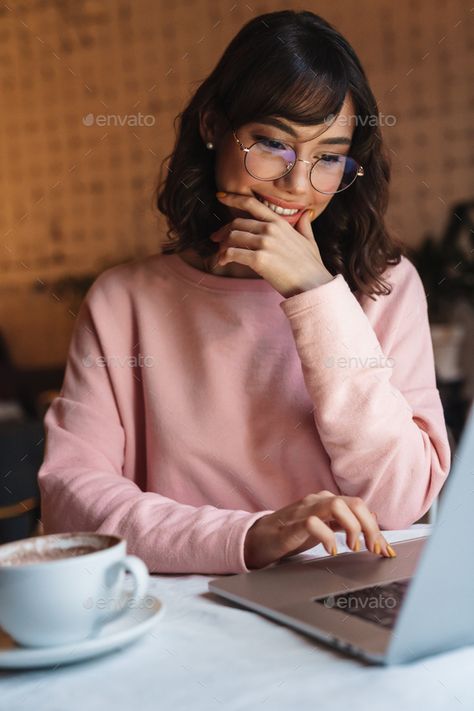 Woman With Laptop Photography, Using Computer Pose, Poses With Laptop, Cafe Headshots, Photo With Laptop, Laptop Photoshoot, Coffeeshop Photoshoot, Woman Working On Laptop, Woman With Laptop