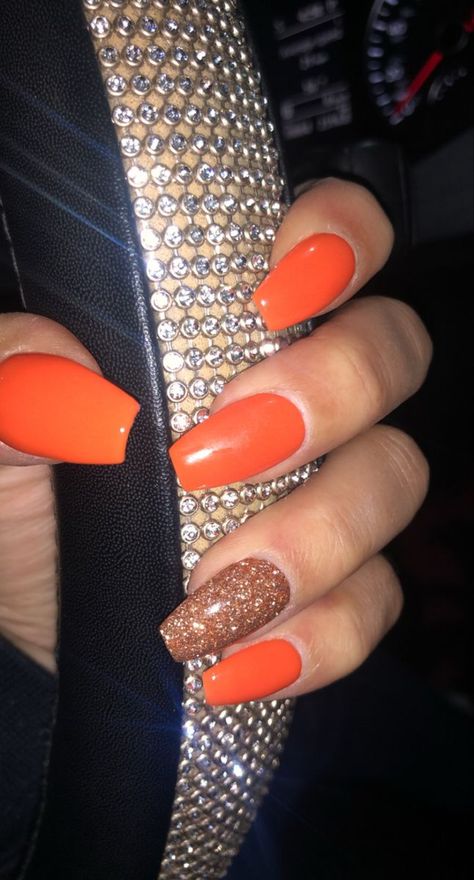 Sns Nails Orange, Halloween Gel Nails Coffin, Halloween Sns Nails Ideas, Short Coffin Halloween Nails Simple, Orange Dip Powder Nails Fall, Fall Nails Medium Coffin, Orange Sns Nails Designs, Basic Fall Acrylic Nails, Orange Powder Nails