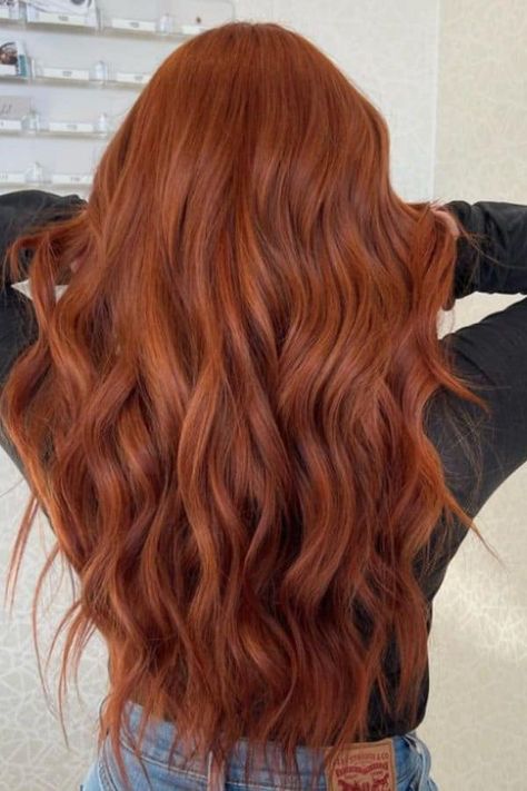 42+ Copper Hair Ideas (Red, Honey, Ginger and more) - Real Beauty School Ginger Hair Copper Highlights, Ginger Autumn Hair, Orange Auburn Hair Color, Ginger Hair And Highlights, Copper Hair Colour Ideas, Ginger Cooper Hair, Cowboy Copper Red Hair, Lowlights For Gingers, Rich Strawberry Blonde Hair