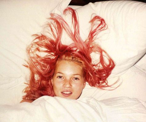 Kate Moss pink hair by Jeurgen Teller Ellen Von Unwerth, Ali Michael, Moss Fashion, Carolyn Murphy, Juergen Teller, Stephanie Seymour, Patrick Demarchelier, Helena Christensen, Peter Lindbergh