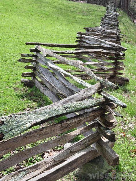 different types of fences | split rail fence is the most rustic looking of wood rail fences. Fence Options, Split Rail Fence, Country Fences, Rustic Fence, Natural Fence, Cheap Fence, Types Of Fences, Old Fences, Rail Fence