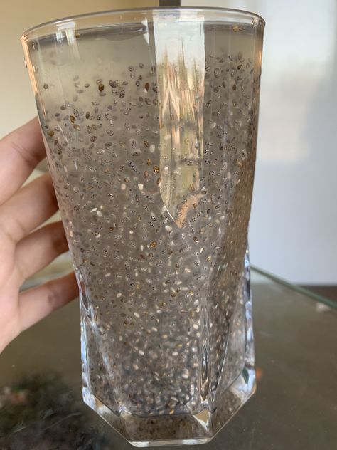 What you need to make this ☝🏽  Water             1 glass Chai seeds   1 tbsp ACV                1 tbsp Lemon            1 tbsp Chai Water, Winter Arc, Morning Drinks, Fat Burning Drinks, Fat Burning, Healthy Living, Glass Vase, Vision Board, Seeds