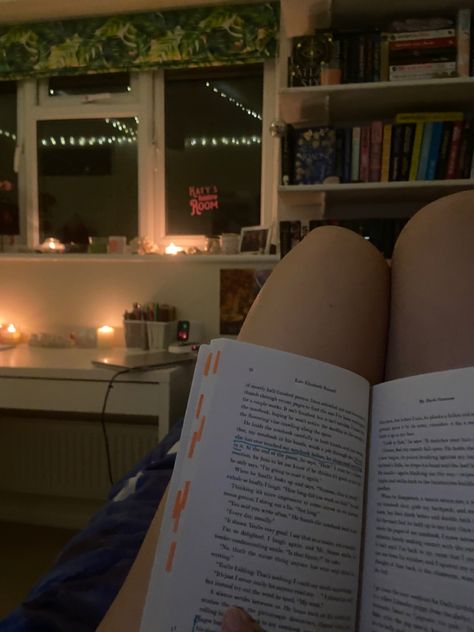 What Reading Feels Like Aesthetic, Reading In Autumn, Cozy Library Aesthetic, Having Fun Aesthetic, Cozy Book Aesthetic, Books To Read In Fall, Reading Lifestyle, Reading Autumn, Read In Bed